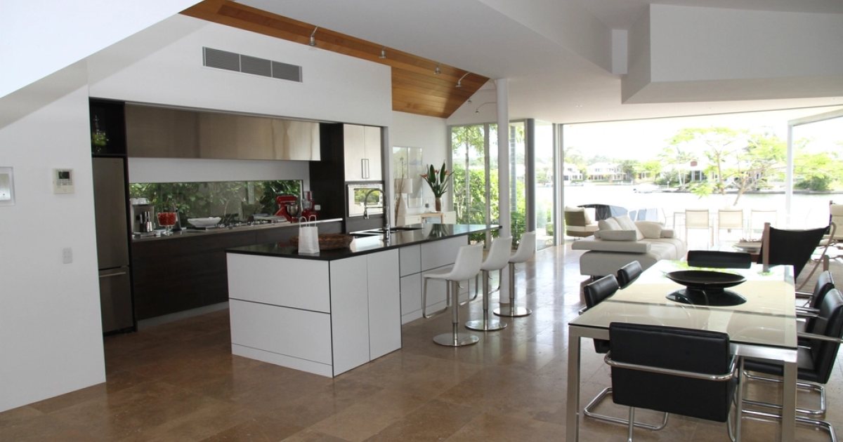 Keeping a kitchen between visits